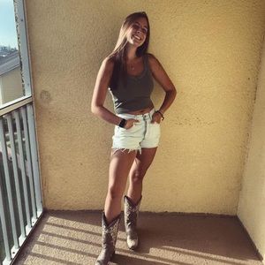 Meet your Posher, Hannah